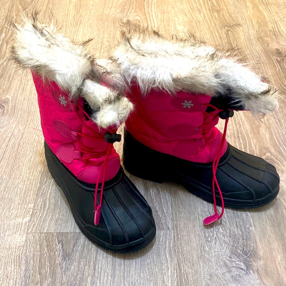 WINTER SHOES • SZ. 4 big girl